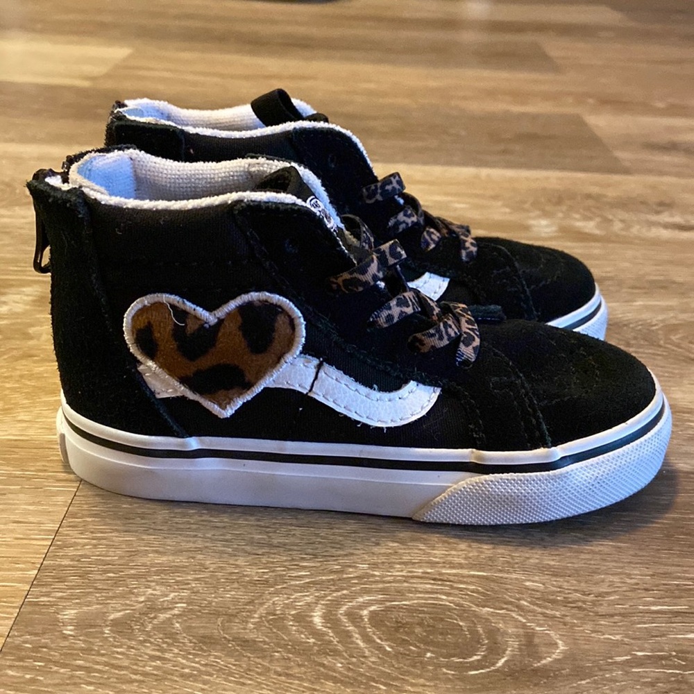 Girls Leopard VANS size 8